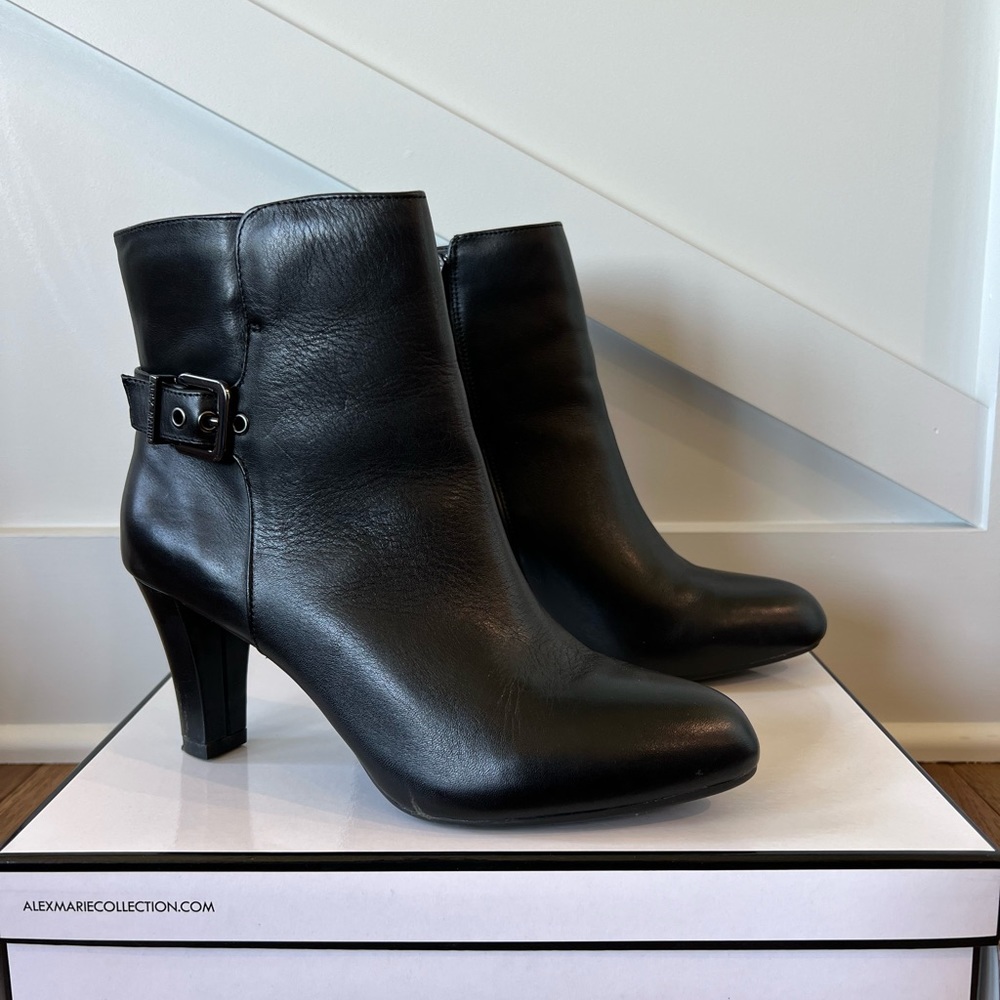 Alex Marie Val Boots with Buckle Detail in Black Leather 8 M Like New